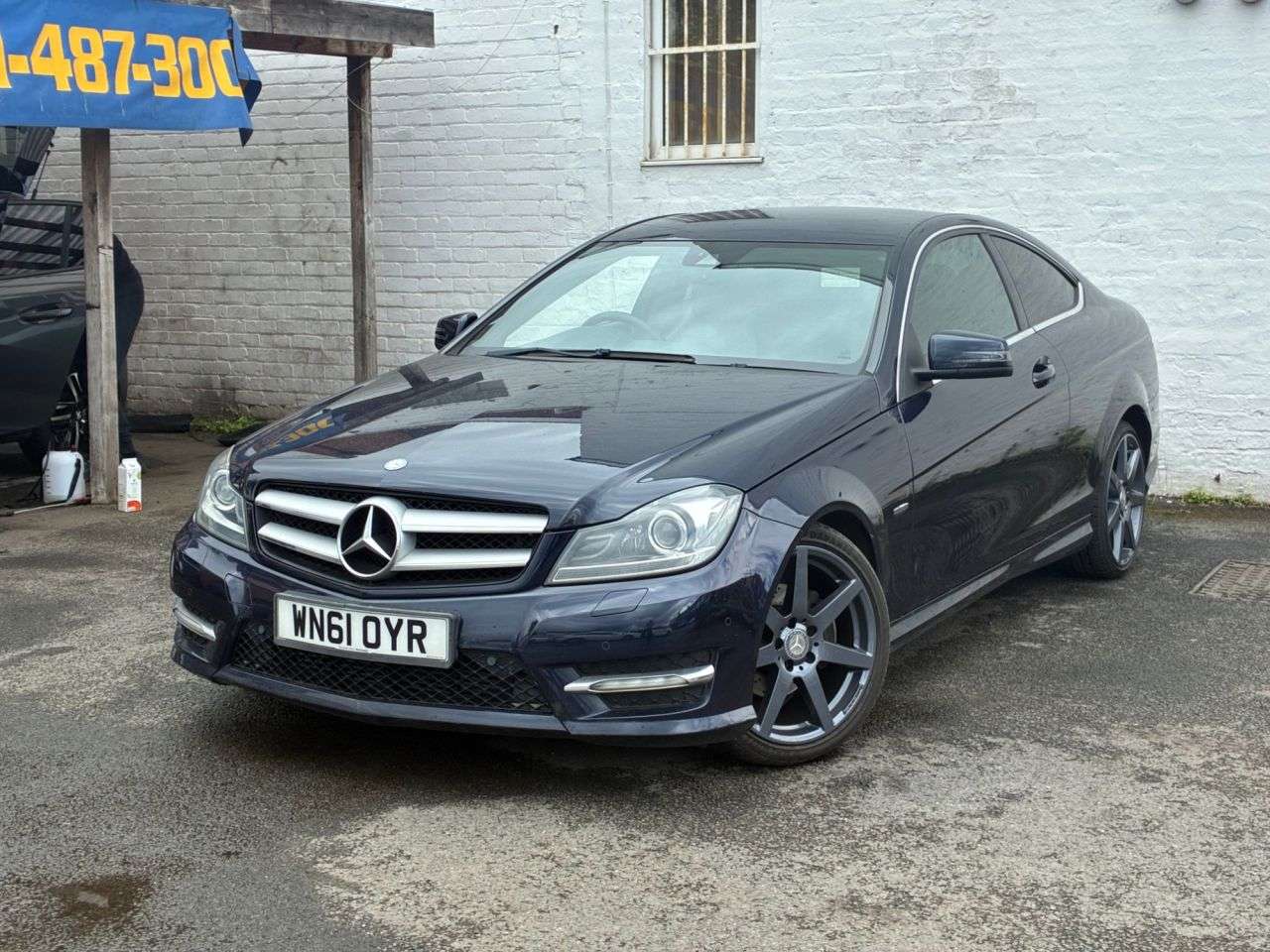A 2011 MERCEDES-BENZ C-CLASS 2.1 C220 CDI BlueEfficiency AMG Sport Edition 125 Coupe 2dr Diesel G-Tronic A 2011 MERCEDES-BENZ C-CLASS 2.1 C220 CDI BlueEfficiency AMG Sport Edition 125 Coupe 2dr Diesel G-Tronic