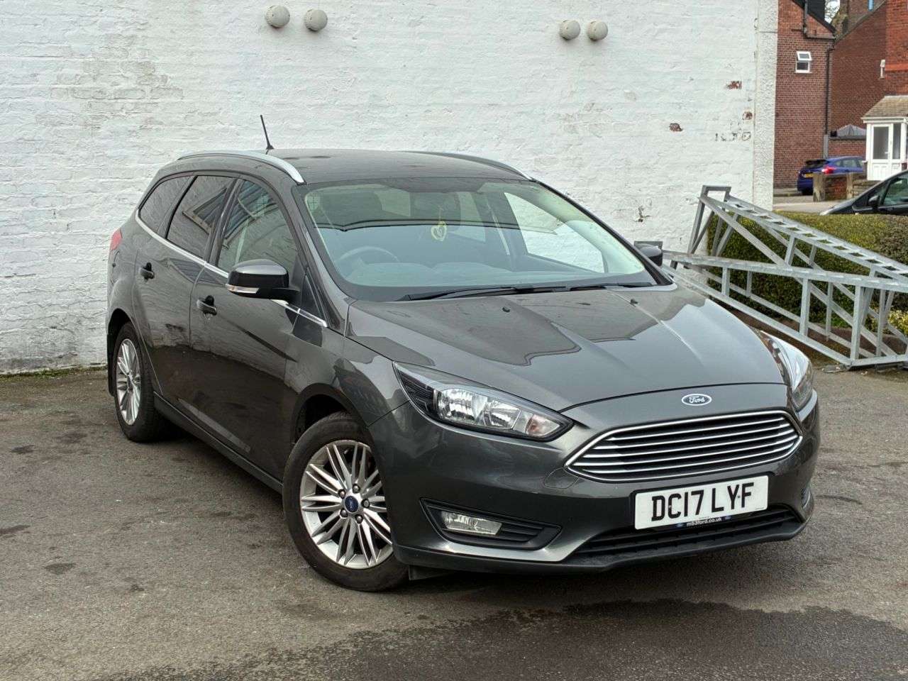 A 2017 FORD FOCUS 1.0T EcoBoost Zetec Edition Estate 5dr Petrol Manual Euro 6 (s/s) (125 ps) A 2017 FORD FOCUS 1.0T EcoBoost Zetec Edition Estate 5dr Petrol Manual Euro 6 (s/s) (125 ps)