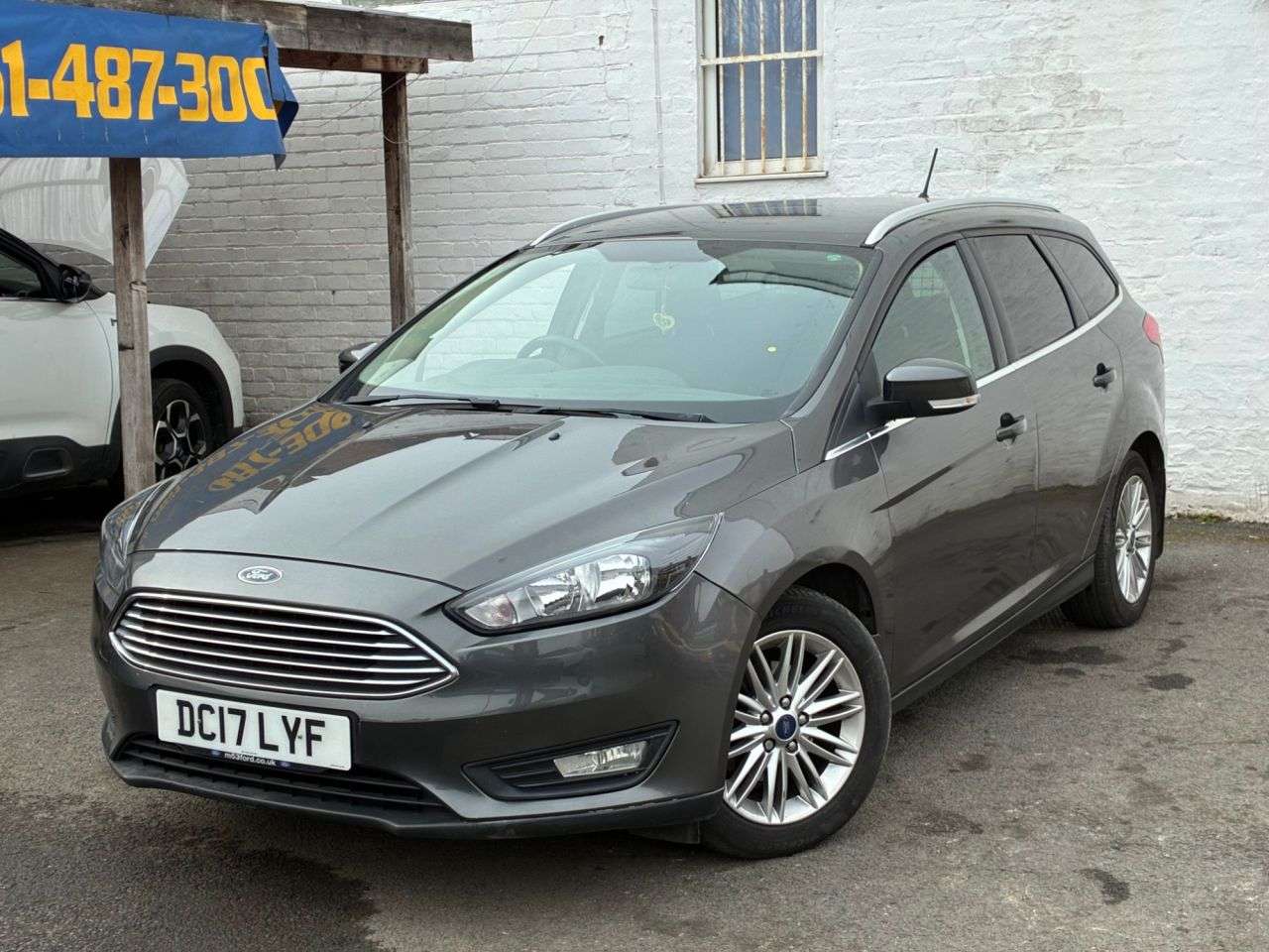 A 2017 FORD FOCUS 1.0T EcoBoost Zetec Edition Estate 5dr Petrol Manual Euro 6 (s/s) (125 ps) A 2017 FORD FOCUS 1.0T EcoBoost Zetec Edition Estate 5dr Petrol Manual Euro 6 (s/s) (125 ps)