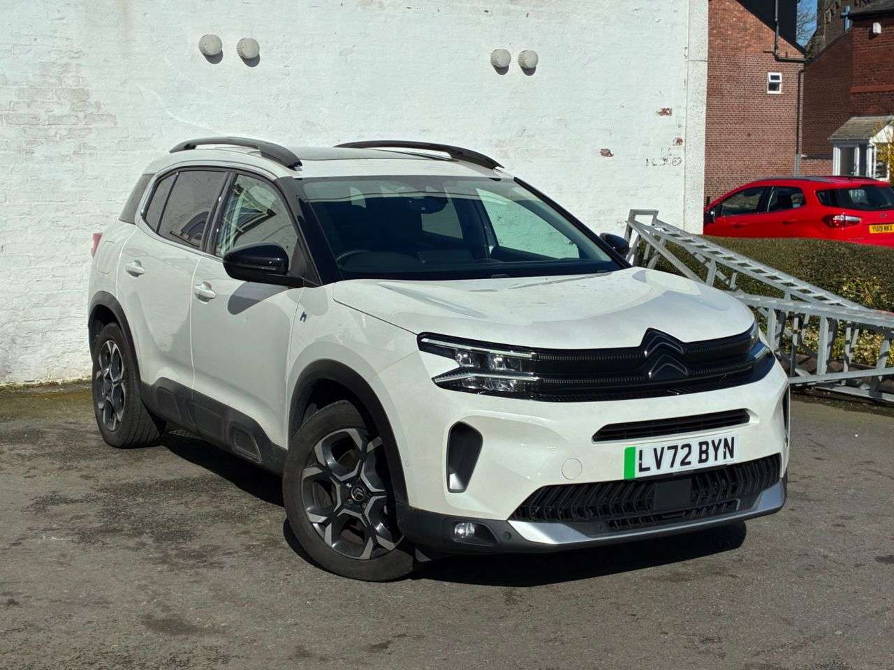 A 2022 CITROEN C5 AIRCROSS 1.6 14.2kWh Shine SUV 5dr Petrol Plug-in Hybrid e-EAT8 Euro 6 (s/s) (225 ps A 2022 CITROEN C5 AIRCROSS 1.6 14.2kWh Shine SUV 5dr Petrol Plug-in Hybrid e-EAT8 Euro 6 (s/s) (225 ps