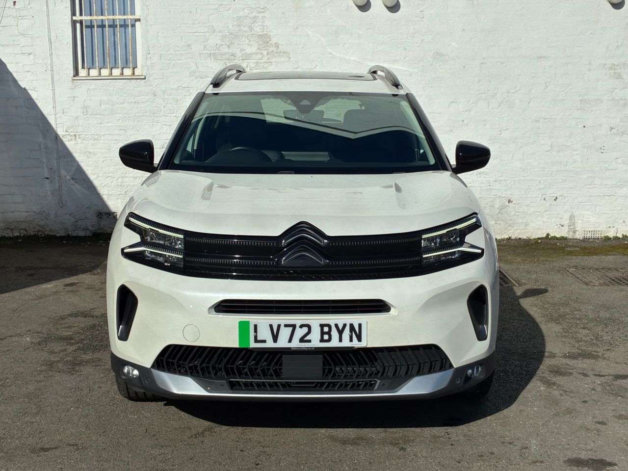 A 2022 CITROEN C5 AIRCROSS 1.6 14.2kWh Shine SUV 5dr Petrol Plug-in Hybrid e-EAT8 Euro 6 (s/s) (225 ps A 2022 CITROEN C5 AIRCROSS 1.6 14.2kWh Shine SUV 5dr Petrol Plug-in Hybrid e-EAT8 Euro 6 (s/s) (225 ps