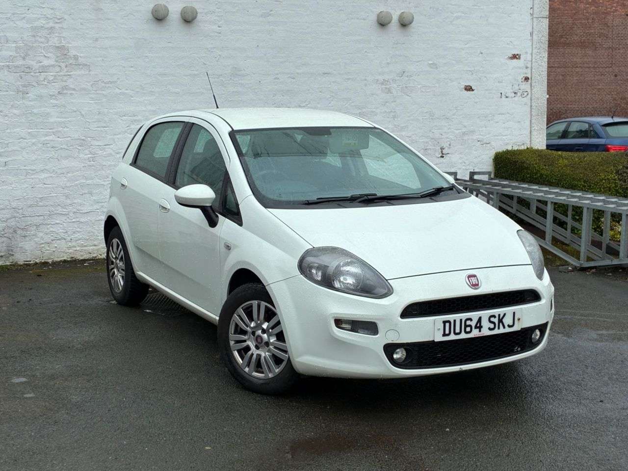 A 2014 FIAT PUNTO 1.4 Easy Hatchback 5dr Petrol Euro 6 (s/s) (77 bhp) LOW INSURANCE GROUP A 2014 FIAT PUNTO 1.4 Easy Hatchback 5dr Petrol Euro 6 (s/s) (77 bhp) LOW INSURANCE GROUP