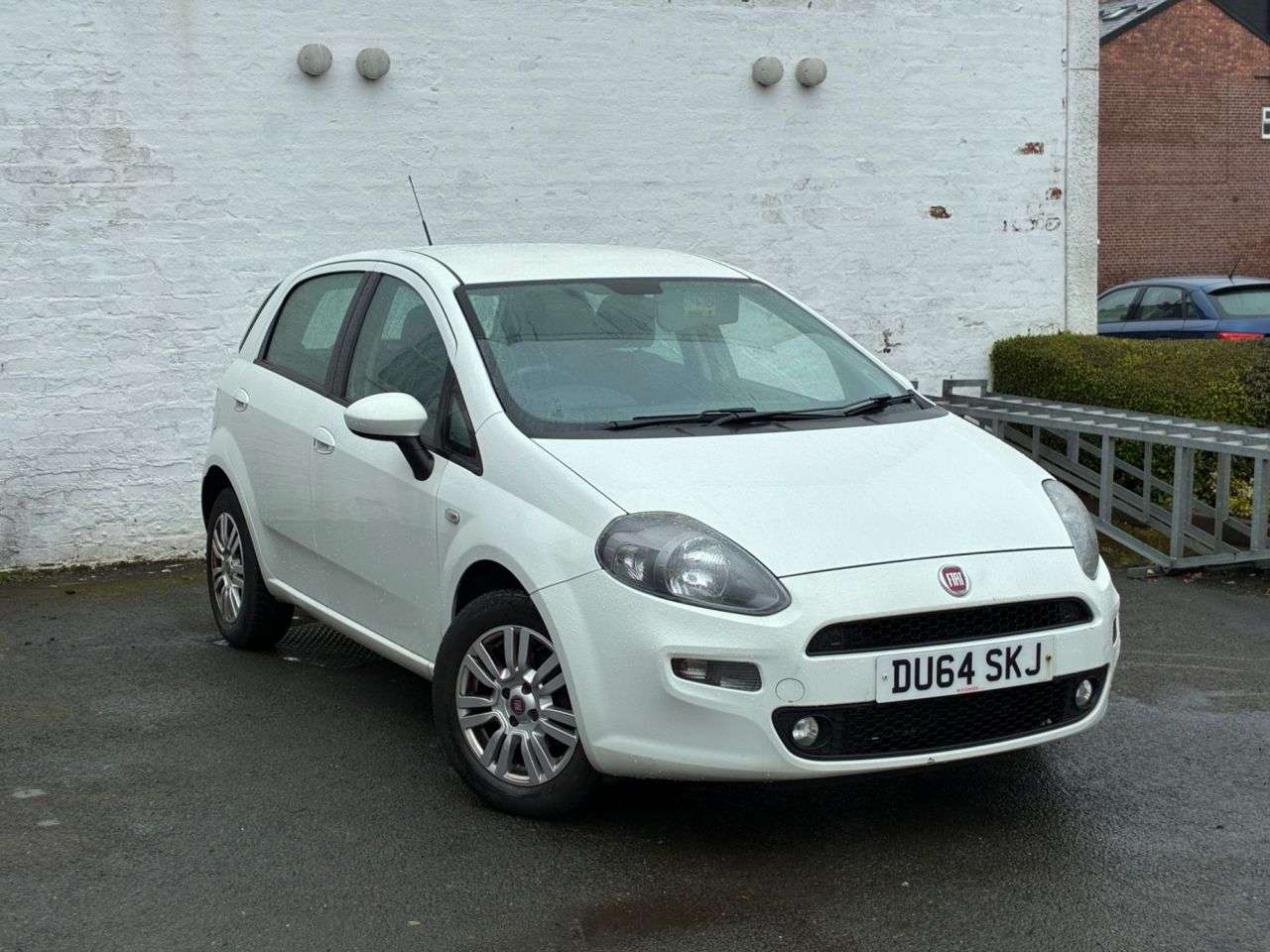 A 2014 FIAT PUNTO 1.4 Easy Hatchback 5dr Petrol Euro 6 (s/s) (77 bhp) LOW INSURANCE GROUP A 2014 FIAT PUNTO 1.4 Easy Hatchback 5dr Petrol Euro 6 (s/s) (77 bhp) LOW INSURANCE GROUP