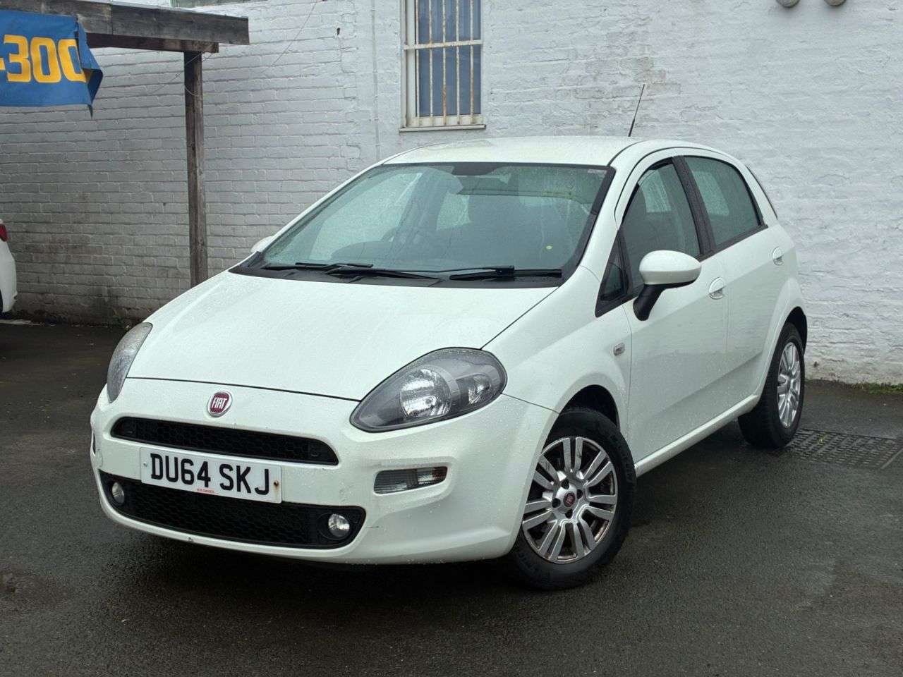 A 2014 FIAT PUNTO 1.4 Easy Hatchback 5dr Petrol Euro 6 (s/s) (77 bhp) LOW INSURANCE GROUP A 2014 FIAT PUNTO 1.4 Easy Hatchback 5dr Petrol Euro 6 (s/s) (77 bhp) LOW INSURANCE GROUP