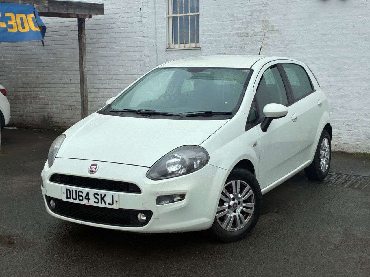 A 2014 FIAT PUNTO 1.4 Easy Hatchback 5dr Petrol Euro 6 (s/s) (77 bhp) LOW INSURANCE GROUP A 2014 FIAT PUNTO 1.4 Easy Hatchback 5dr Petrol Euro 6 (s/s) (77 bhp) LOW INSURANCE GROUP