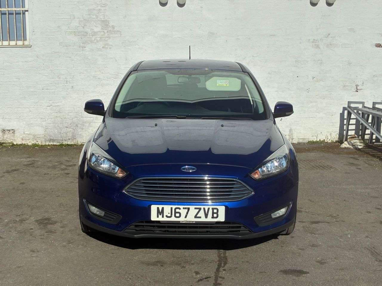 A 2017 FORD FOCUS 1.0T EcoBoost Zetec Edition Hatchback 5dr Petrol Manual Euro 6 (s/s) (125 p A 2017 FORD FOCUS 1.0T EcoBoost Zetec Edition Hatchback 5dr Petrol Manual Euro 6 (s/s) (125 p