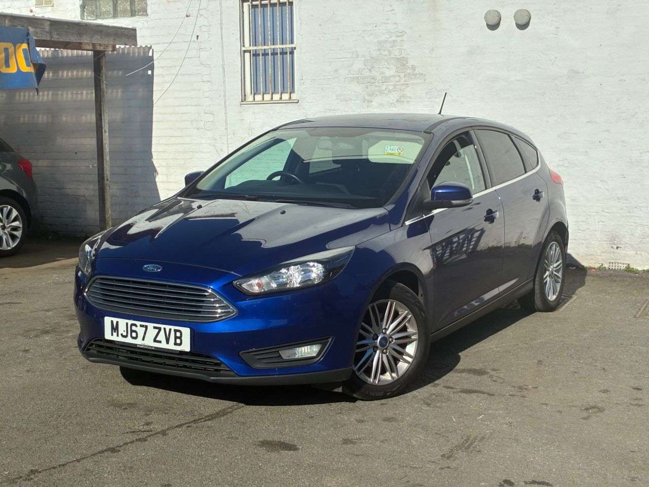 A 2017 FORD FOCUS 1.0T EcoBoost Zetec Edition Hatchback 5dr Petrol Manual Euro 6 (s/s) (125 p A 2017 FORD FOCUS 1.0T EcoBoost Zetec Edition Hatchback 5dr Petrol Manual Euro 6 (s/s) (125 p