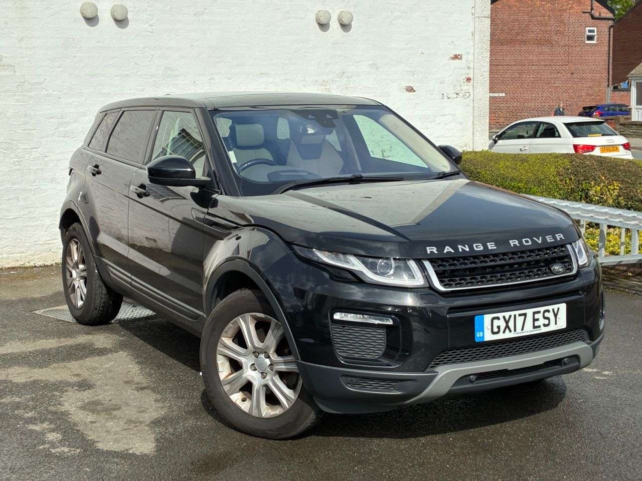 A 2017 LAND ROVER RANGE ROVER EVOQUE 2.0 TD4 SE Tech SUV 5dr Diesel Auto 4WD Euro 6 (s/s) (180 ps) 2 KEYS,ALLOYS A 2017 LAND ROVER RANGE ROVER EVOQUE 2.0 TD4 SE Tech SUV 5dr Diesel Auto 4WD Euro 6 (s/s) (180 ps) 2 KEYS,ALLOYS