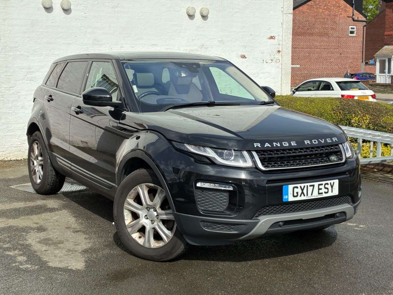 A 2017 LAND ROVER RANGE ROVER EVOQUE 2.0 TD4 SE Tech SUV 5dr Diesel Auto 4WD Euro 6 (s/s) (180 ps) 2 KEYS,ALLOYS A 2017 LAND ROVER RANGE ROVER EVOQUE 2.0 TD4 SE Tech SUV 5dr Diesel Auto 4WD Euro 6 (s/s) (180 ps) 2 KEYS,ALLOYS