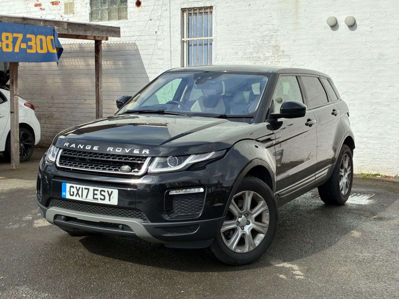 A 2017 LAND ROVER RANGE ROVER EVOQUE 2.0 TD4 SE Tech SUV 5dr Diesel Auto 4WD Euro 6 (s/s) (180 ps) 2 KEYS,ALLOYS A 2017 LAND ROVER RANGE ROVER EVOQUE 2.0 TD4 SE Tech SUV 5dr Diesel Auto 4WD Euro 6 (s/s) (180 ps) 2 KEYS,ALLOYS