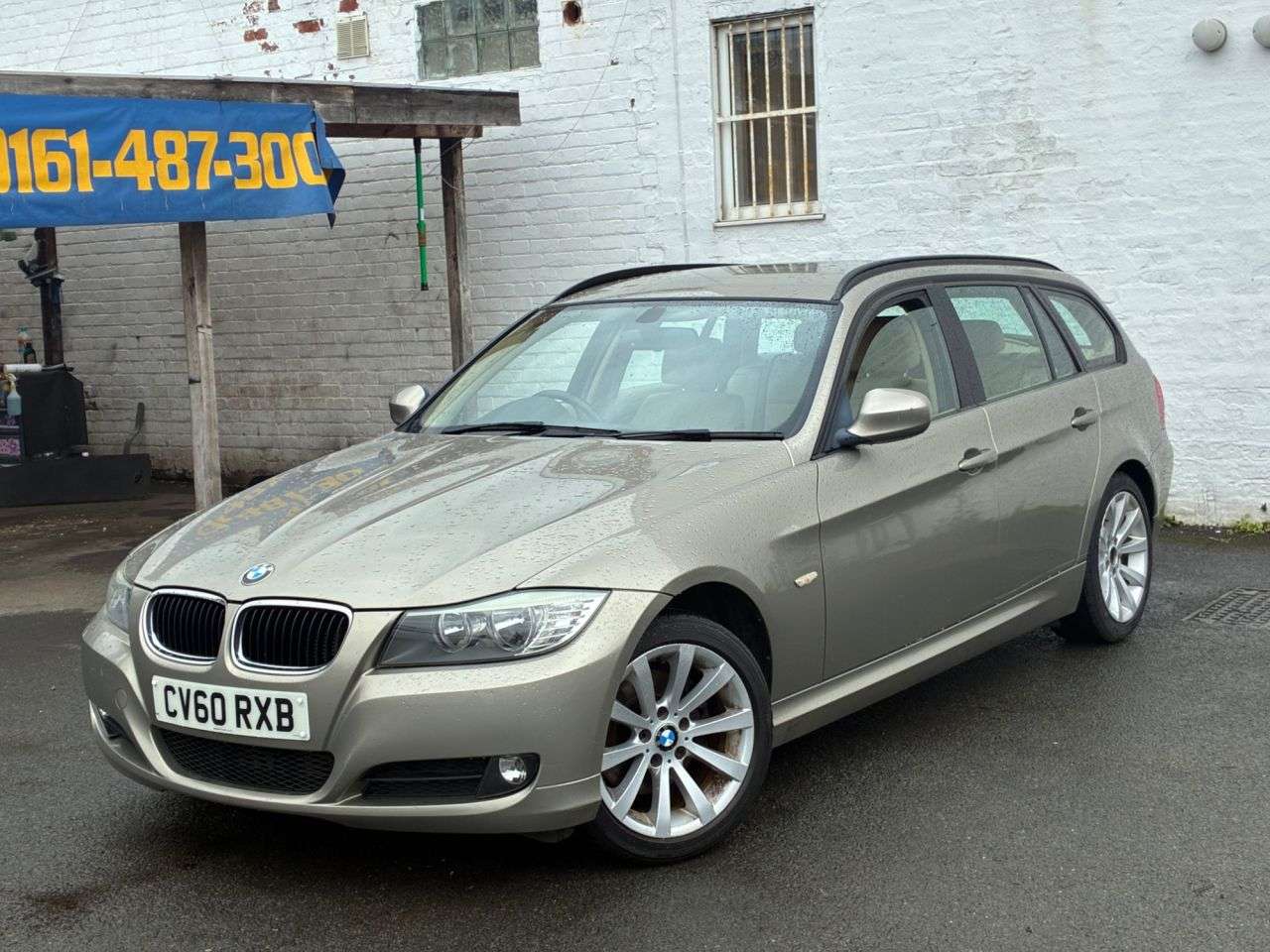 A 2010 BMW 3 SERIES 2.0 318d SE Touring 5dr Diesel Steptronic Euro 5 (143 ps) COMPREHENSIVE SER A 2010 BMW 3 SERIES 2.0 318d SE Touring 5dr Diesel Steptronic Euro 5 (143 ps) COMPREHENSIVE SER