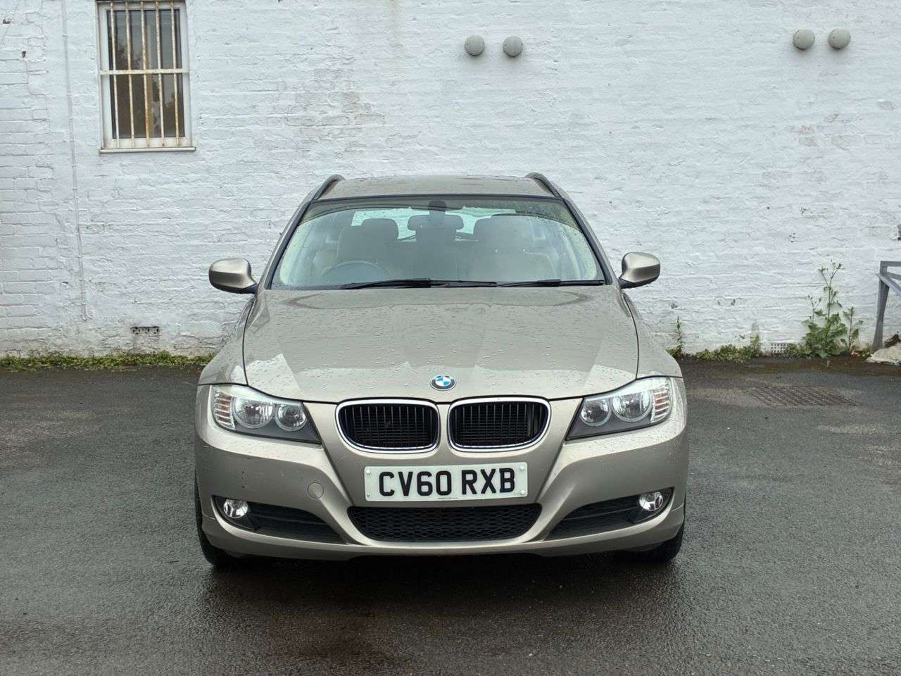 A 2010 BMW 3 SERIES 2.0 318d SE Touring 5dr Diesel Steptronic Euro 5 (143 ps) COMPREHENSIVE SER A 2010 BMW 3 SERIES 2.0 318d SE Touring 5dr Diesel Steptronic Euro 5 (143 ps) COMPREHENSIVE SER