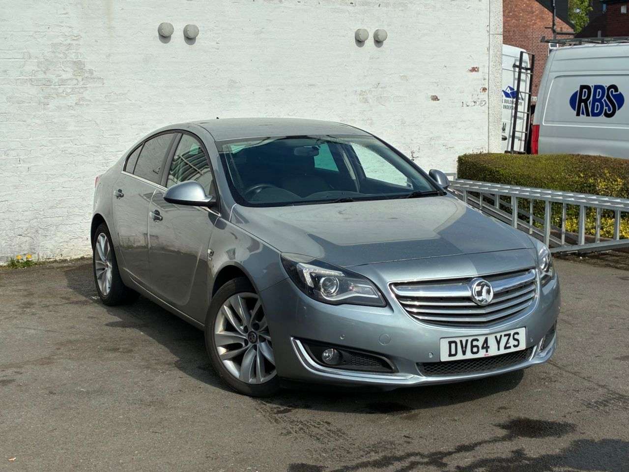 A 2014 VAUXHALL INSIGNIA 2.0 CDTi ecoFLEX SRi Nav Hatchback 5dr Diesel Manual Euro 5 (s/s) (163 ps) A 2014 VAUXHALL INSIGNIA 2.0 CDTi ecoFLEX SRi Nav Hatchback 5dr Diesel Manual Euro 5 (s/s) (163 ps)