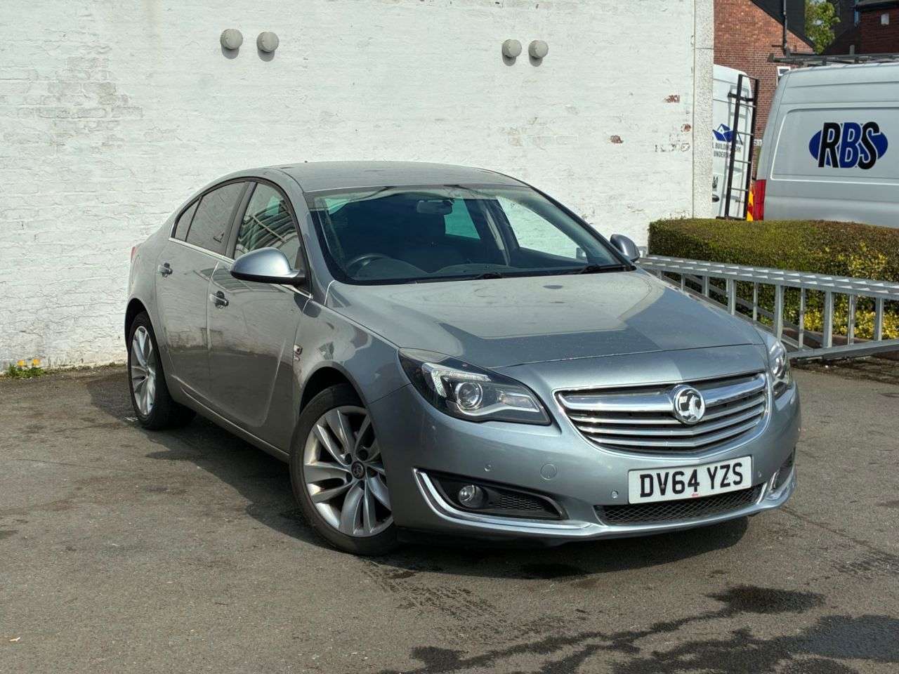A 2014 VAUXHALL INSIGNIA 2.0 CDTi ecoFLEX SRi Nav Hatchback 5dr Diesel Manual Euro 5 (s/s) (163 ps) A 2014 VAUXHALL INSIGNIA 2.0 CDTi ecoFLEX SRi Nav Hatchback 5dr Diesel Manual Euro 5 (s/s) (163 ps)