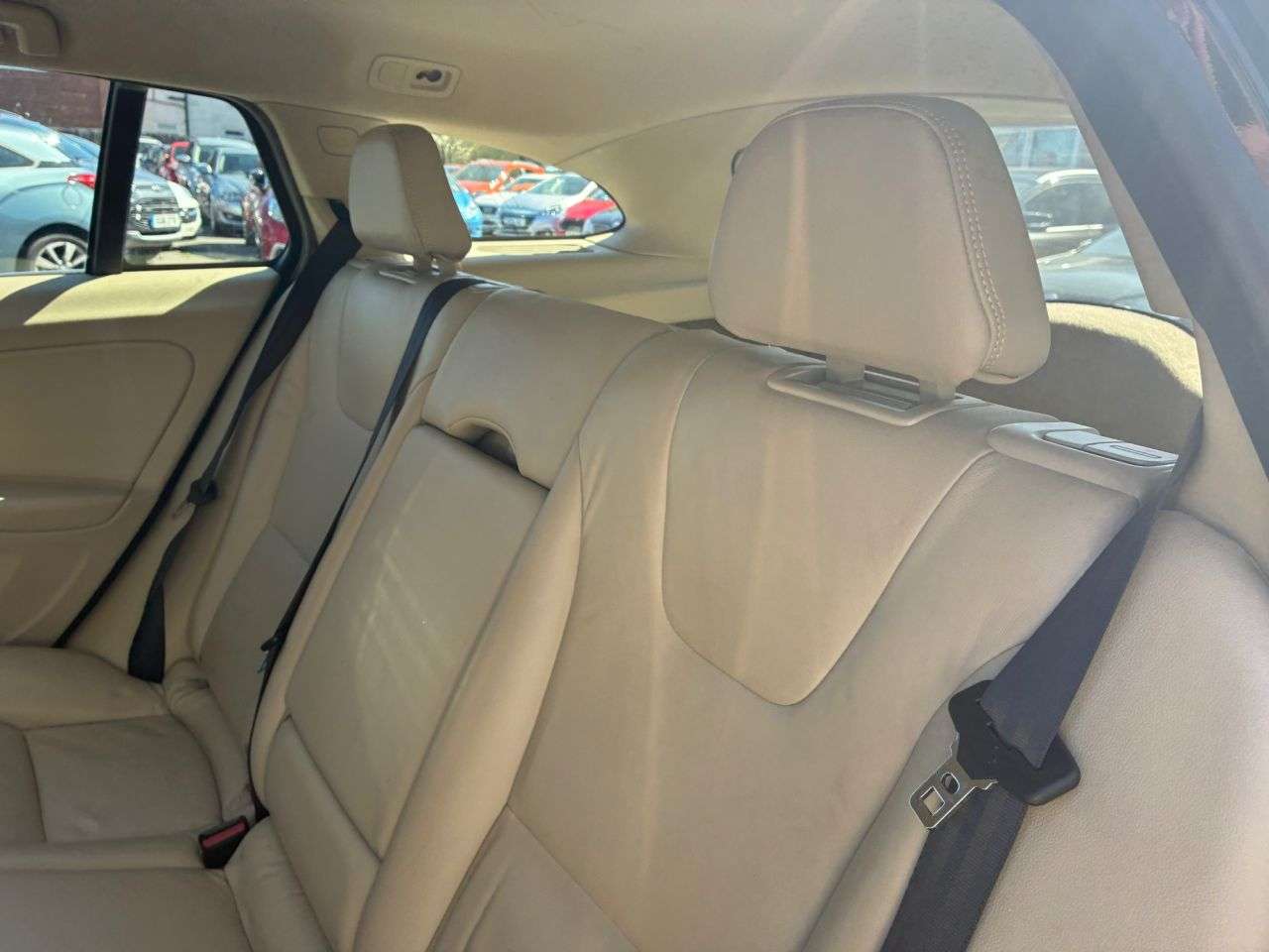 2012 VOLVO V60 2012 VOLVO V60