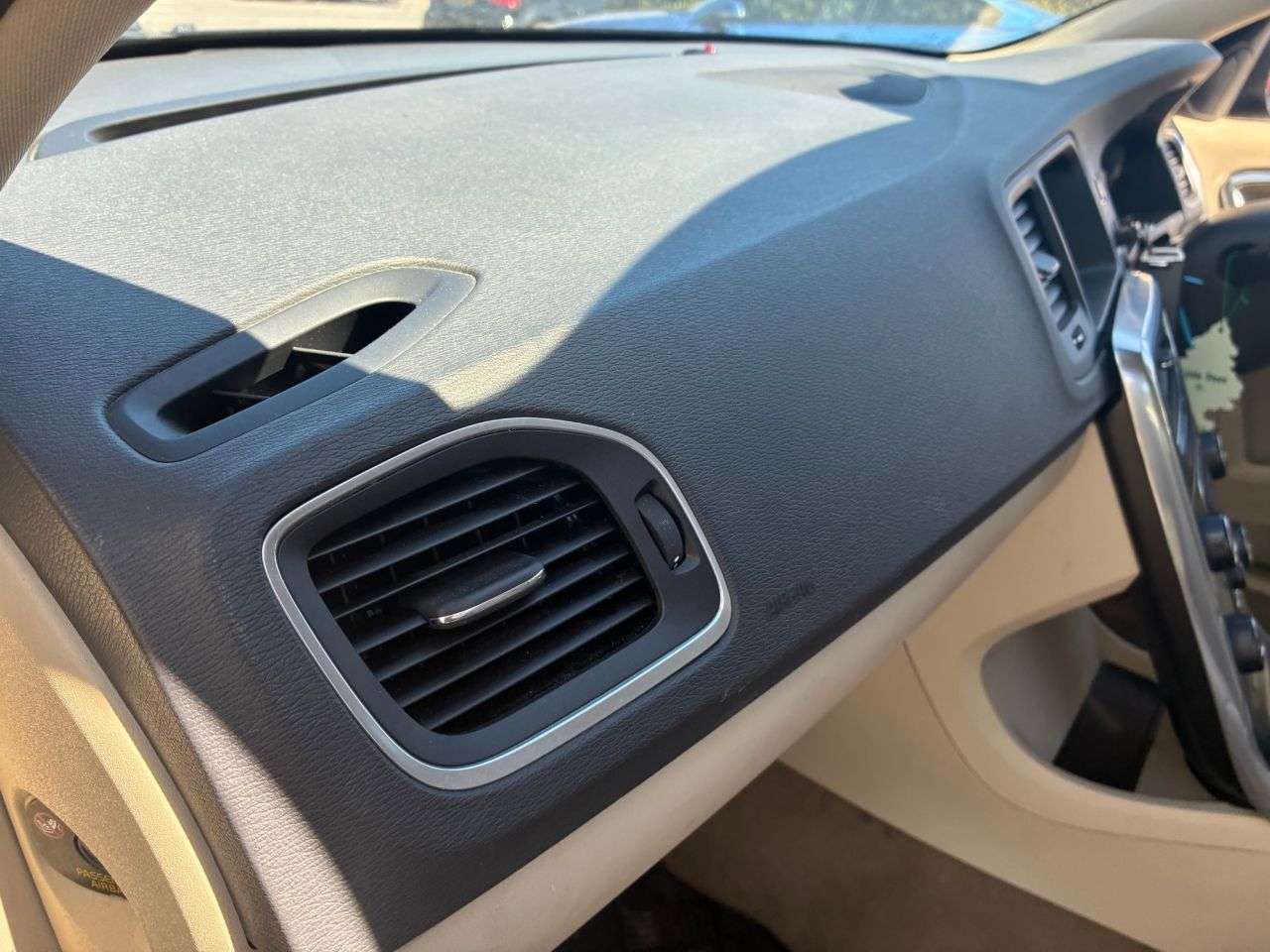 2012 VOLVO V60 2012 VOLVO V60