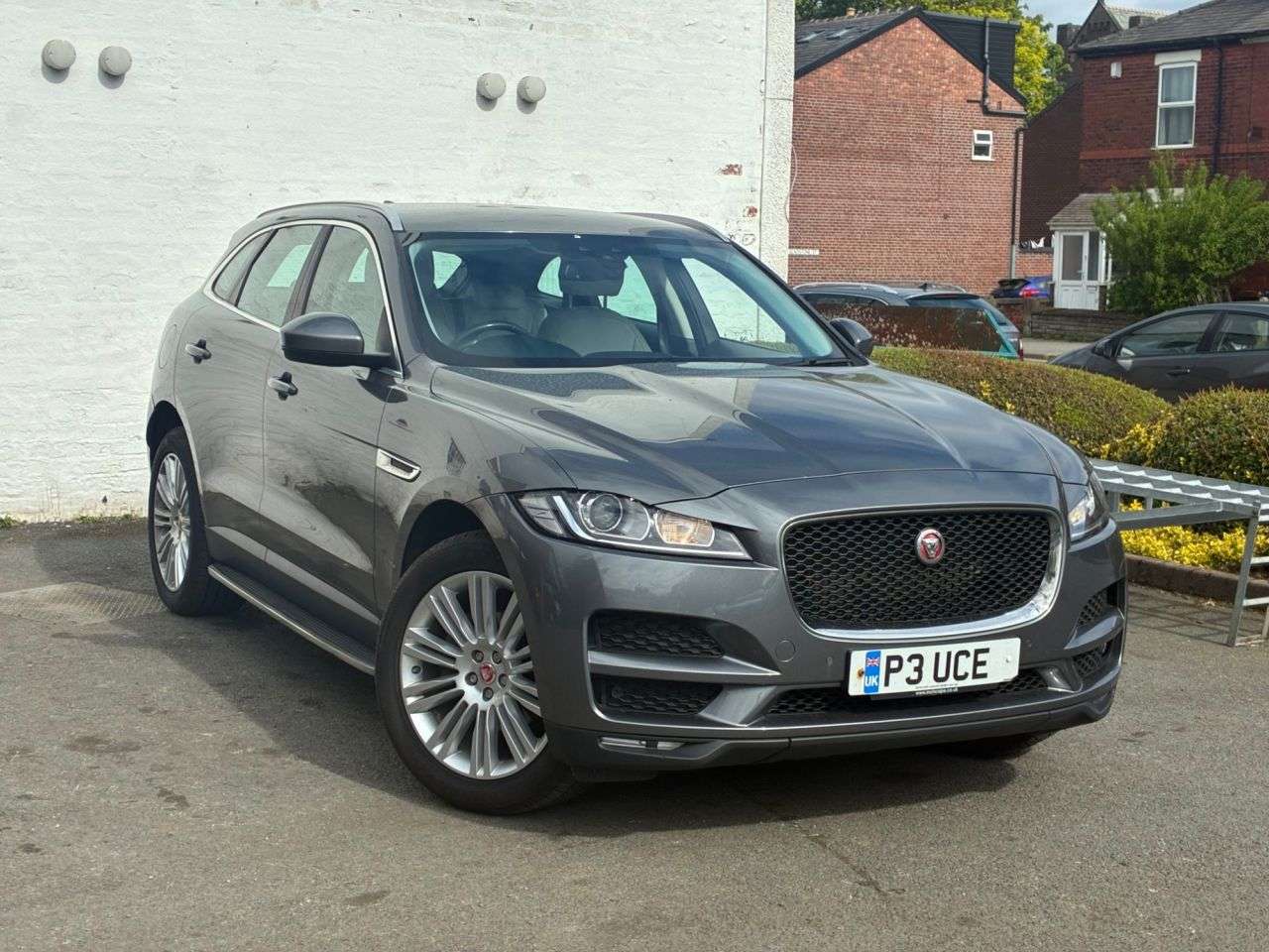 A 2016 JAGUAR F-PACE 2.0 D180 Prestige SUV 5dr Diesel Auto AWD Euro 6 (s/s) (180 ps) JAGUAR SERV A 2016 JAGUAR F-PACE 2.0 D180 Prestige SUV 5dr Diesel Auto AWD Euro 6 (s/s) (180 ps) JAGUAR SERV