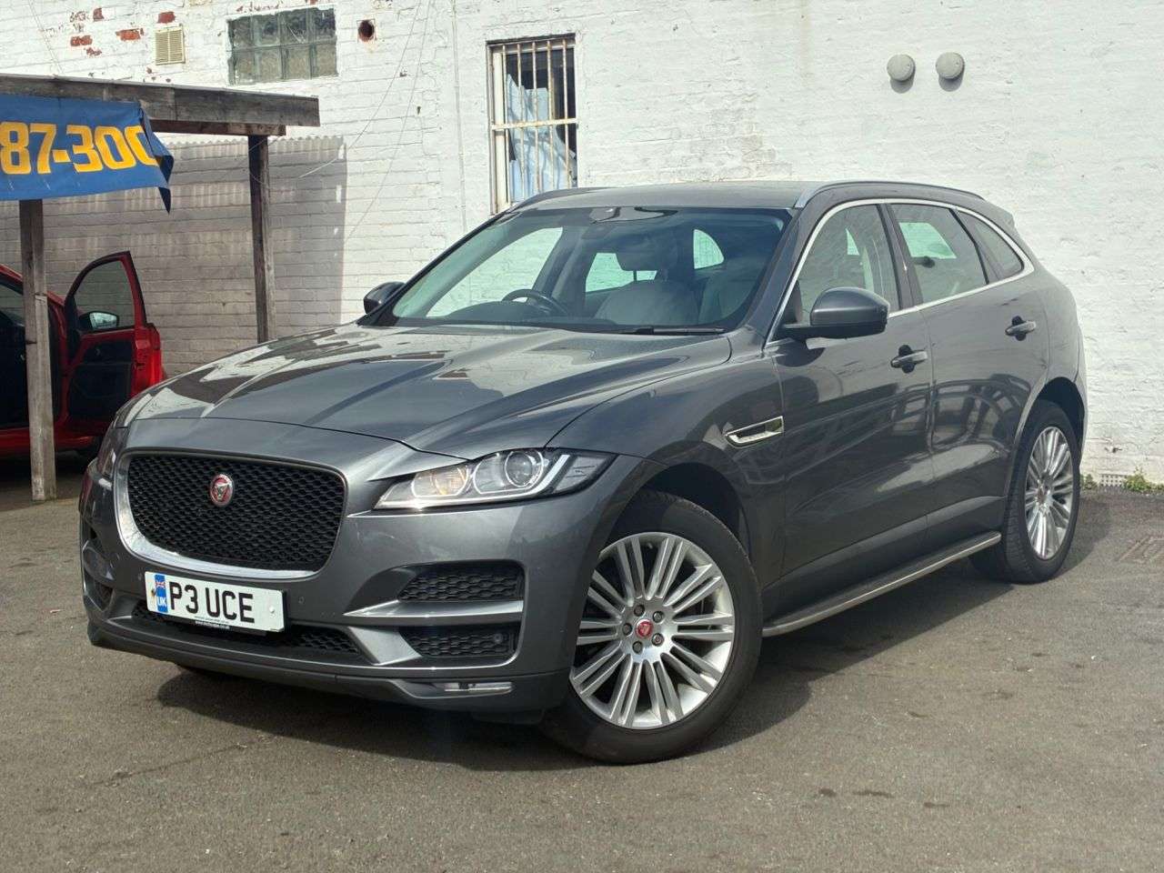 A 2016 JAGUAR F-PACE 2.0 D180 Prestige SUV 5dr Diesel Auto AWD Euro 6 (s/s) (180 ps) JAGUAR SERV A 2016 JAGUAR F-PACE 2.0 D180 Prestige SUV 5dr Diesel Auto AWD Euro 6 (s/s) (180 ps) JAGUAR SERV