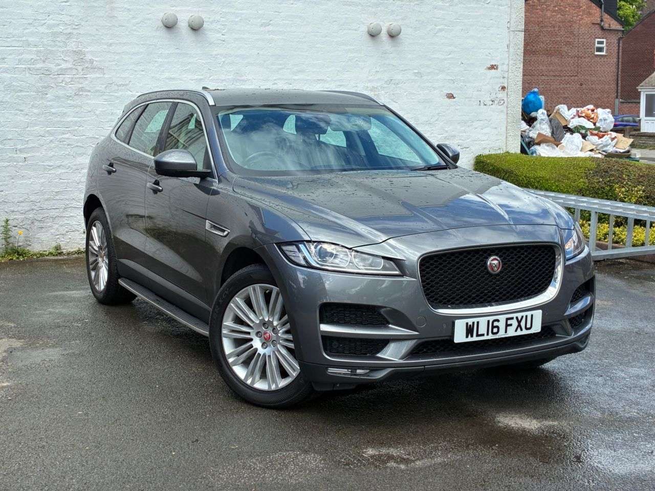 A 2016 JAGUAR F-PACE 2.0 D180 Prestige SUV 5dr Diesel Auto AWD Euro 6 (s/s) (180 ps) JAGUAR SERV A 2016 JAGUAR F-PACE 2.0 D180 Prestige SUV 5dr Diesel Auto AWD Euro 6 (s/s) (180 ps) JAGUAR SERV