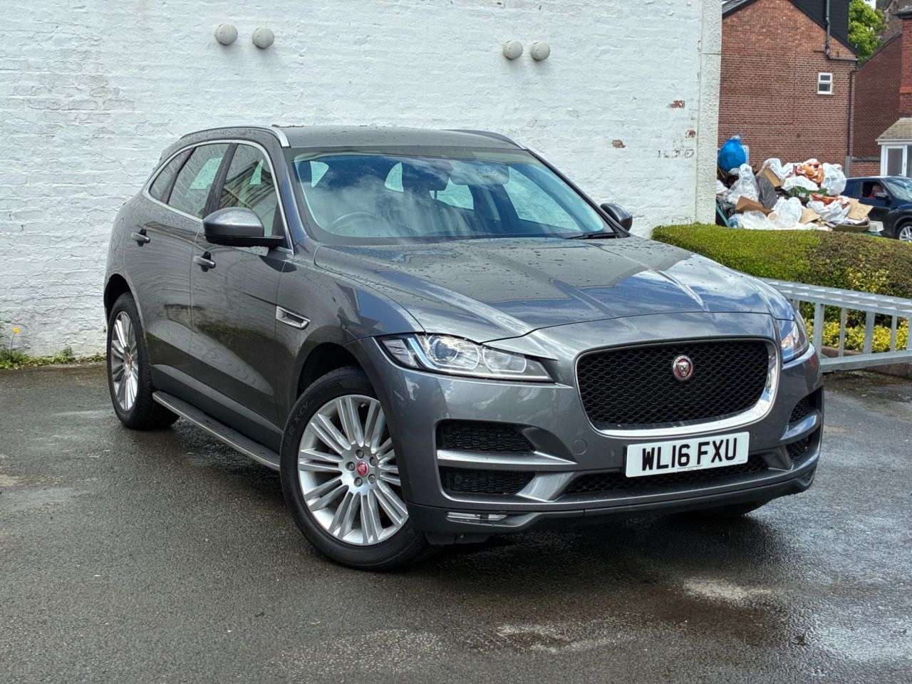 A 2016 JAGUAR F-PACE 2.0 D180 Prestige SUV 5dr Diesel Auto AWD Euro 6 (s/s) (180 ps) JAGUAR SERV A 2016 JAGUAR F-PACE 2.0 D180 Prestige SUV 5dr Diesel Auto AWD Euro 6 (s/s) (180 ps) JAGUAR SERV