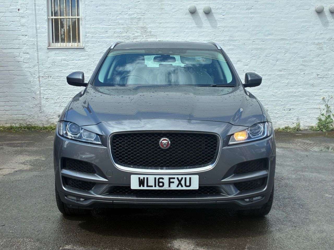 A 2016 JAGUAR F-PACE 2.0 D180 Prestige SUV 5dr Diesel Auto AWD Euro 6 (s/s) (180 ps) JAGUAR SERV A 2016 JAGUAR F-PACE 2.0 D180 Prestige SUV 5dr Diesel Auto AWD Euro 6 (s/s) (180 ps) JAGUAR SERV