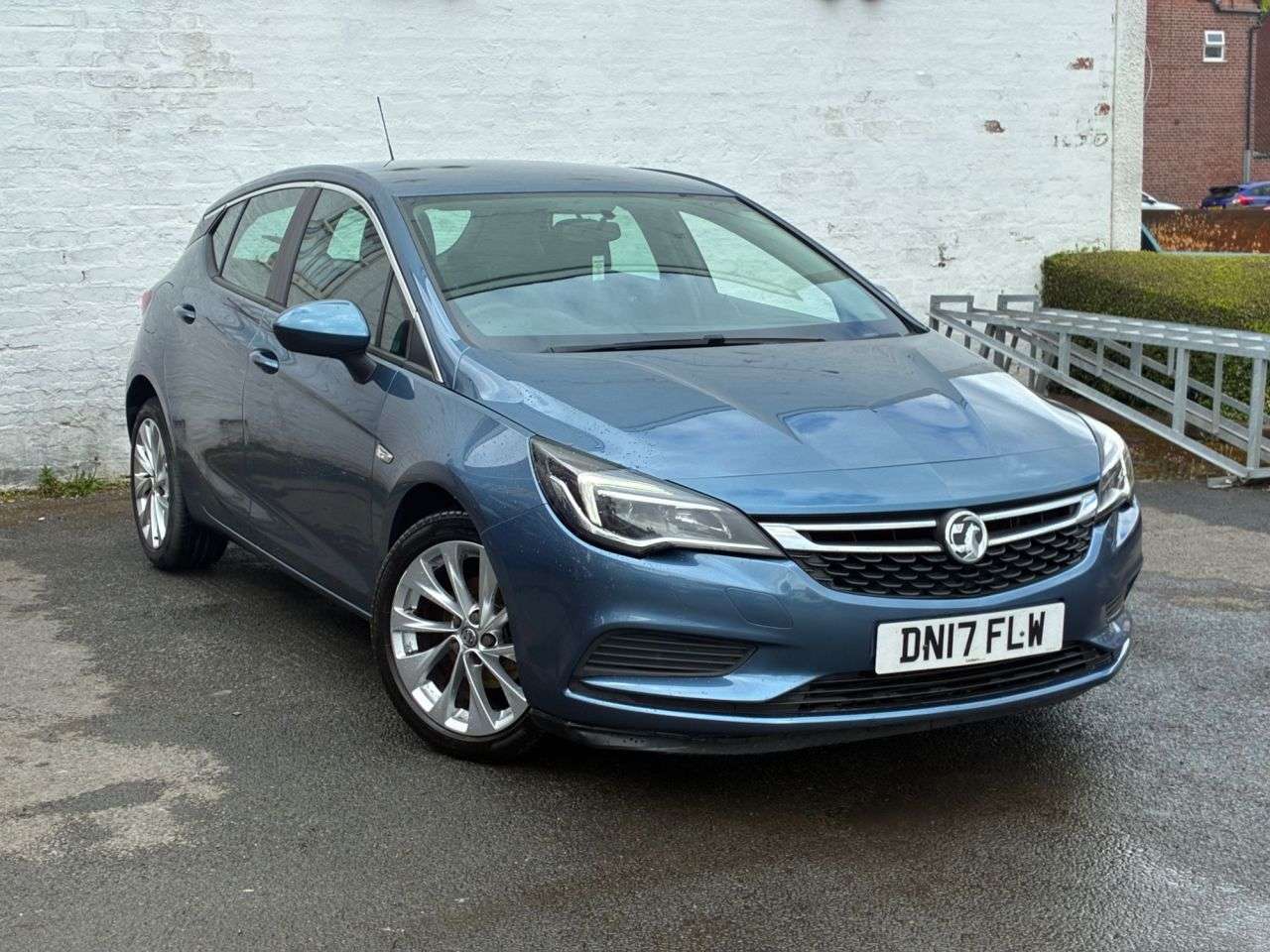 A 2017 VAUXHALL ASTRA 1.4i Turbo Design Hatchback 5dr Petrol Manual Euro 6 (125 ps) 2 KEYS,ALLOYS A 2017 VAUXHALL ASTRA 1.4i Turbo Design Hatchback 5dr Petrol Manual Euro 6 (125 ps) 2 KEYS,ALLOYS