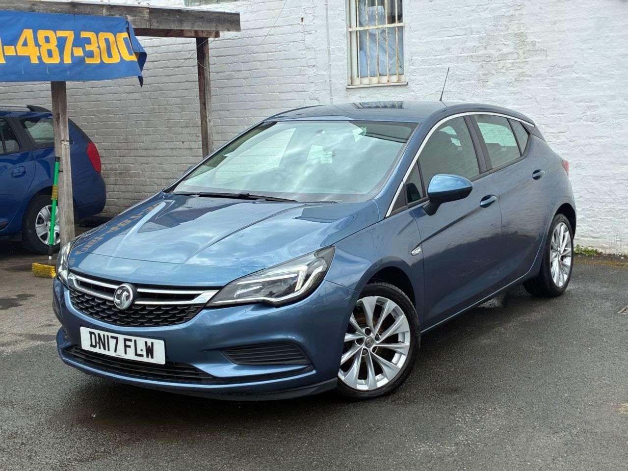 A 2017 VAUXHALL ASTRA 1.4i Turbo Design Hatchback 5dr Petrol Manual Euro 6 (125 ps) 2 KEYS,ALLOYS A 2017 VAUXHALL ASTRA 1.4i Turbo Design Hatchback 5dr Petrol Manual Euro 6 (125 ps) 2 KEYS,ALLOYS