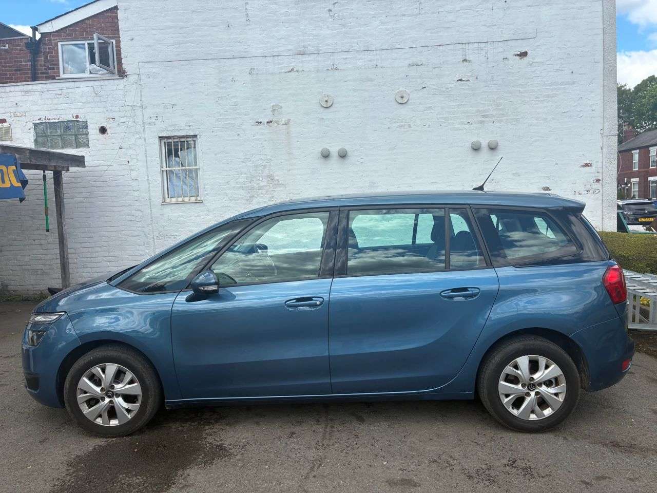 A 2016 CITROEN GRAND C4 PICASSO 1.6 BlueHDi VTR+ MPV 5dr Diesel Manual Euro 6 (s/s) (120 ps) 10 SERVICE STA A 2016 CITROEN GRAND C4 PICASSO 1.6 BlueHDi VTR+ MPV 5dr Diesel Manual Euro 6 (s/s) (120 ps) 10 SERVICE STA