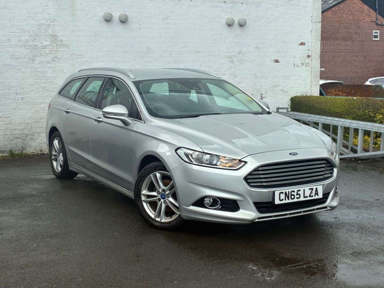A 2015 FORD MONDEO 2.0 TDCi Titanium Estate 5dr Diesel Powershift Euro 6 (s/s) (150 ps) * COMP A 2015 FORD MONDEO 2.0 TDCi Titanium Estate 5dr Diesel Powershift Euro 6 (s/s) (150 ps) * COMP