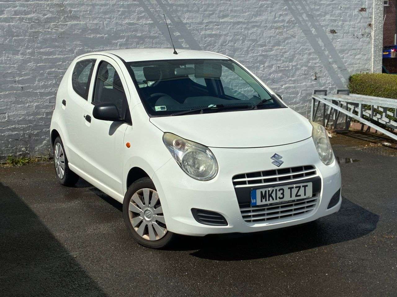 A 2013 SUZUKI ALTO 1.0 12V SZ Hatchback 5dr Petrol Manual Euro 5 (68 ps) LOW MILEAGE IDEAL FIR A 2013 SUZUKI ALTO 1.0 12V SZ Hatchback 5dr Petrol Manual Euro 5 (68 ps) LOW MILEAGE IDEAL FIR
