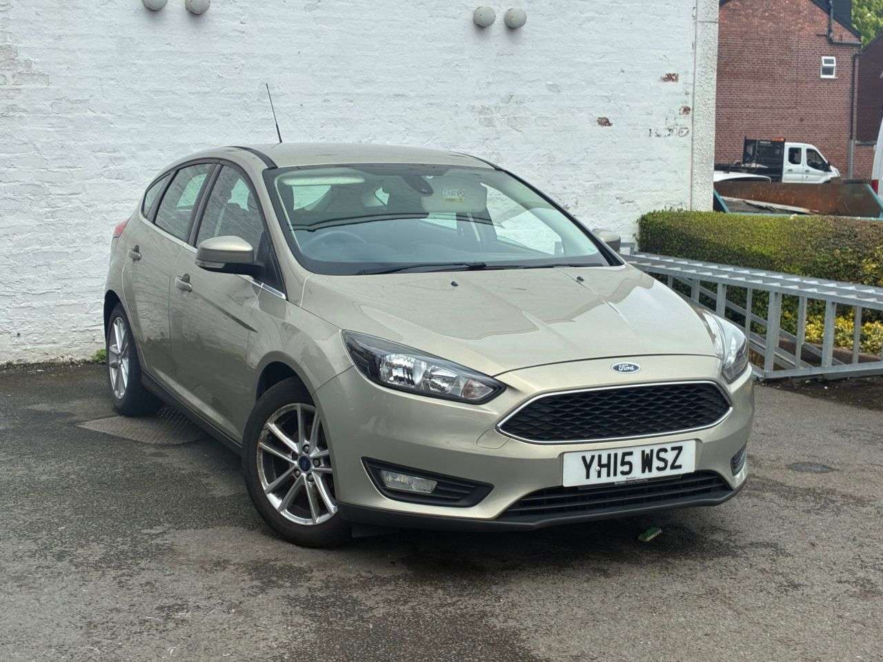 A 2015 FORD FOCUS 1.0T EcoBoost Zetec Hatchback 5dr Petrol Manual Euro 6 (s/s) (100 ps) WET B A 2015 FORD FOCUS 1.0T EcoBoost Zetec Hatchback 5dr Petrol Manual Euro 6 (s/s) (100 ps) WET B