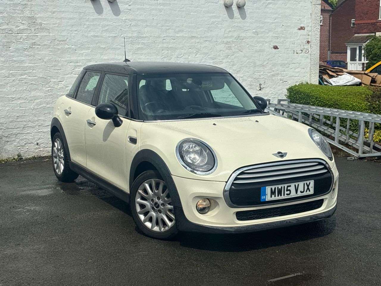 A 2015 MINI HATCH 1.5 Cooper D Hatchback 5dr Diesel Manual Euro 6 (s/s) (116 ps) CLIMATE,DAB A 2015 MINI HATCH 1.5 Cooper D Hatchback 5dr Diesel Manual Euro 6 (s/s) (116 ps) CLIMATE,DAB