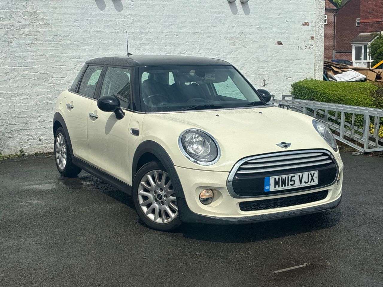 A 2015 MINI HATCH 1.5 Cooper D Hatchback 5dr Diesel Manual Euro 6 (s/s) (116 ps) CLIMATE,DAB A 2015 MINI HATCH 1.5 Cooper D Hatchback 5dr Diesel Manual Euro 6 (s/s) (116 ps) CLIMATE,DAB