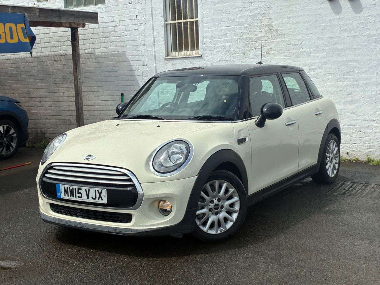 A 2015 MINI HATCH 1.5 Cooper D Hatchback 5dr Diesel Manual Euro 6 (s/s) (116 ps) CLIMATE,DAB A 2015 MINI HATCH 1.5 Cooper D Hatchback 5dr Diesel Manual Euro 6 (s/s) (116 ps) CLIMATE,DAB