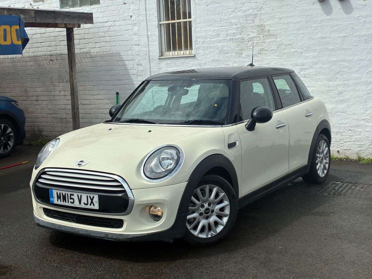 A 2015 MINI HATCH 1.5 Cooper D Hatchback 5dr Diesel Manual Euro 6 (s/s) (116 ps) CLIMATE,DAB A 2015 MINI HATCH 1.5 Cooper D Hatchback 5dr Diesel Manual Euro 6 (s/s) (116 ps) CLIMATE,DAB