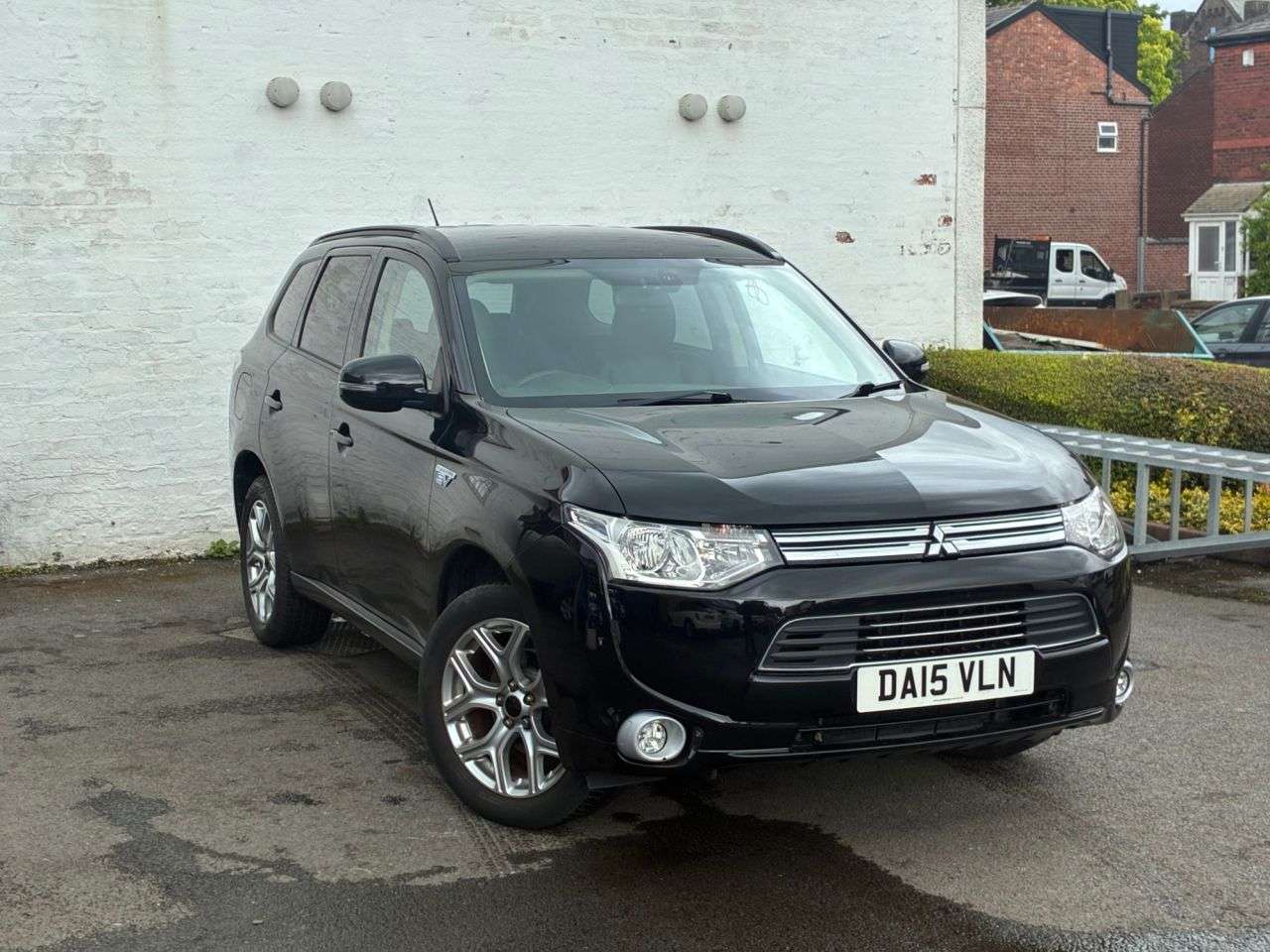A 2015 MITSUBISHI OUTLANDER 2.0h 12kWh GX3h SUV 5dr Petrol Plug-in Hybrid CVT 4WD Euro 5 (s/s) (200 ps) A 2015 MITSUBISHI OUTLANDER 2.0h 12kWh GX3h SUV 5dr Petrol Plug-in Hybrid CVT 4WD Euro 5 (s/s) (200 ps)
