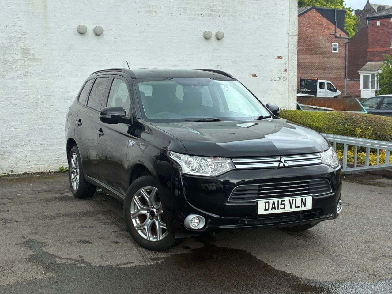 A 2015 MITSUBISHI OUTLANDER 2.0h 12kWh GX3h SUV 5dr Petrol Plug-in Hybrid CVT 4WD Euro 5 (s/s) (200 ps) A 2015 MITSUBISHI OUTLANDER 2.0h 12kWh GX3h SUV 5dr Petrol Plug-in Hybrid CVT 4WD Euro 5 (s/s) (200 ps)