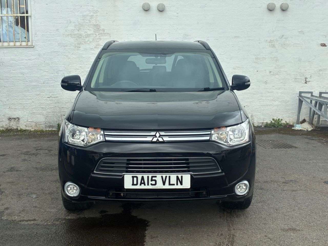 A 2015 MITSUBISHI OUTLANDER 2.0h 12kWh GX3h SUV 5dr Petrol Plug-in Hybrid CVT 4WD Euro 5 (s/s) (200 ps) A 2015 MITSUBISHI OUTLANDER 2.0h 12kWh GX3h SUV 5dr Petrol Plug-in Hybrid CVT 4WD Euro 5 (s/s) (200 ps)