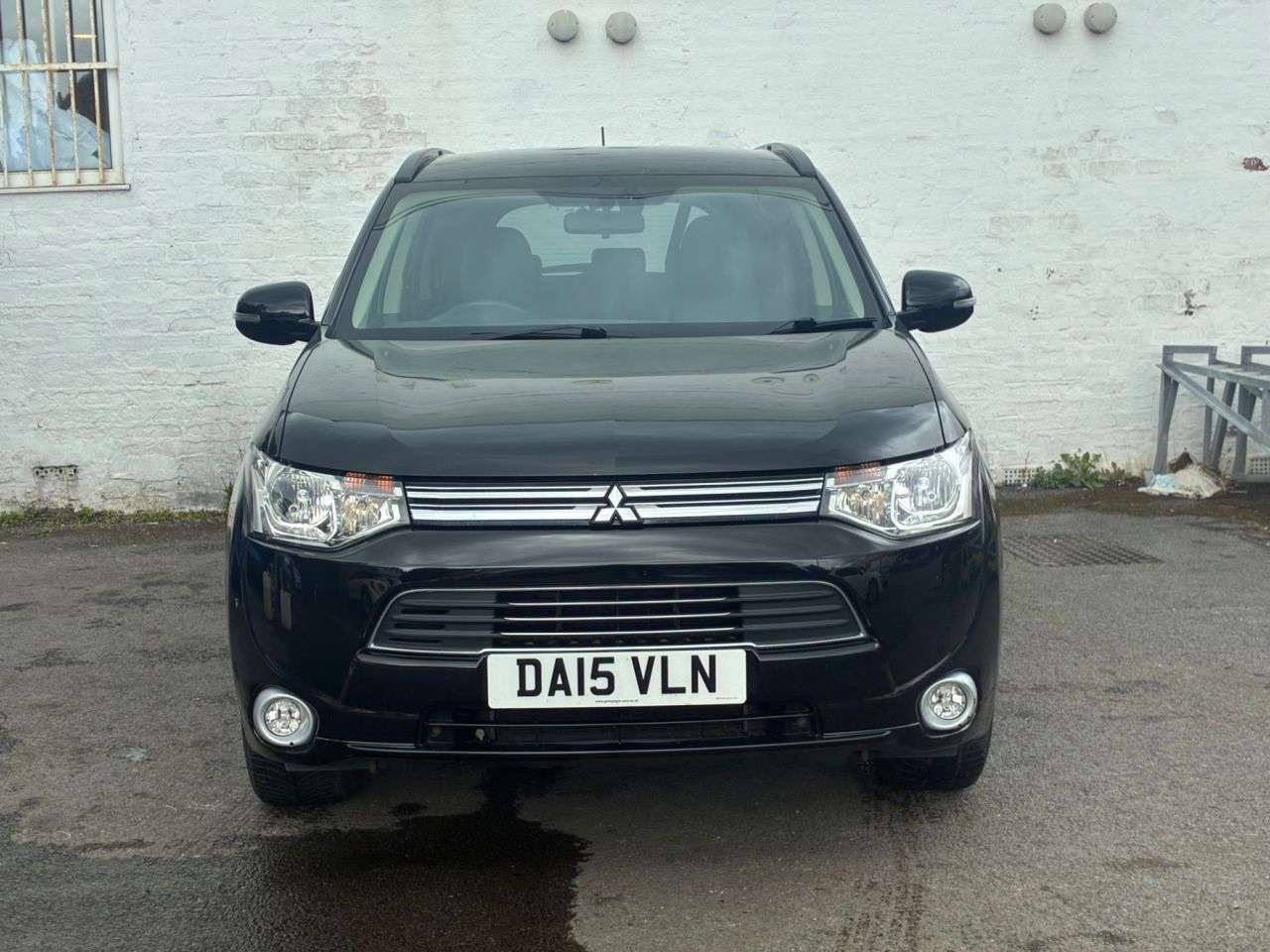 A 2015 MITSUBISHI OUTLANDER 2.0h 12kWh GX3h SUV 5dr Petrol Plug-in Hybrid CVT 4WD Euro 5 (s/s) (200 ps) A 2015 MITSUBISHI OUTLANDER 2.0h 12kWh GX3h SUV 5dr Petrol Plug-in Hybrid CVT 4WD Euro 5 (s/s) (200 ps)