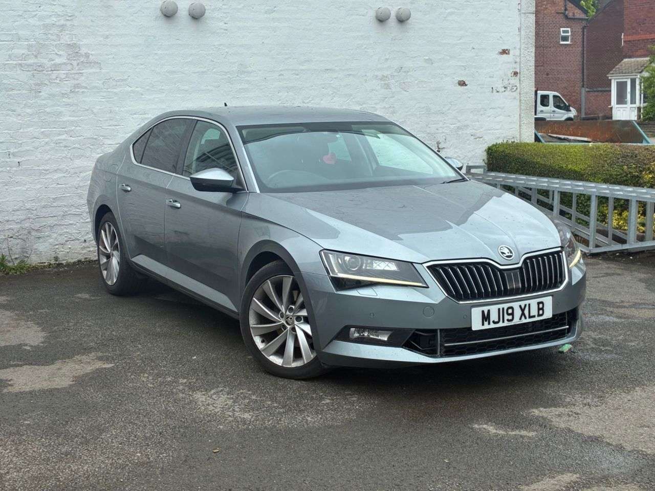 A 2019 SKODA SUPERB 2.0 TDI SE L Executive Hatchback 5dr Diesel DSG Euro 6 (s/s) (190 ps) COMPR A 2019 SKODA SUPERB 2.0 TDI SE L Executive Hatchback 5dr Diesel DSG Euro 6 (s/s) (190 ps) COMPR