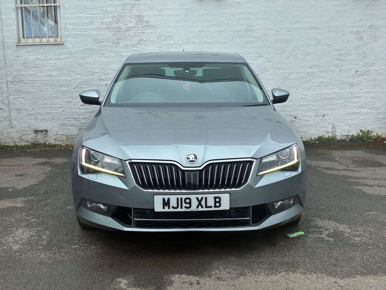 A 2019 SKODA SUPERB 2.0 TDI SE L Executive Hatchback 5dr Diesel DSG Euro 6 (s/s) (190 ps) COMPR A 2019 SKODA SUPERB 2.0 TDI SE L Executive Hatchback 5dr Diesel DSG Euro 6 (s/s) (190 ps) COMPR