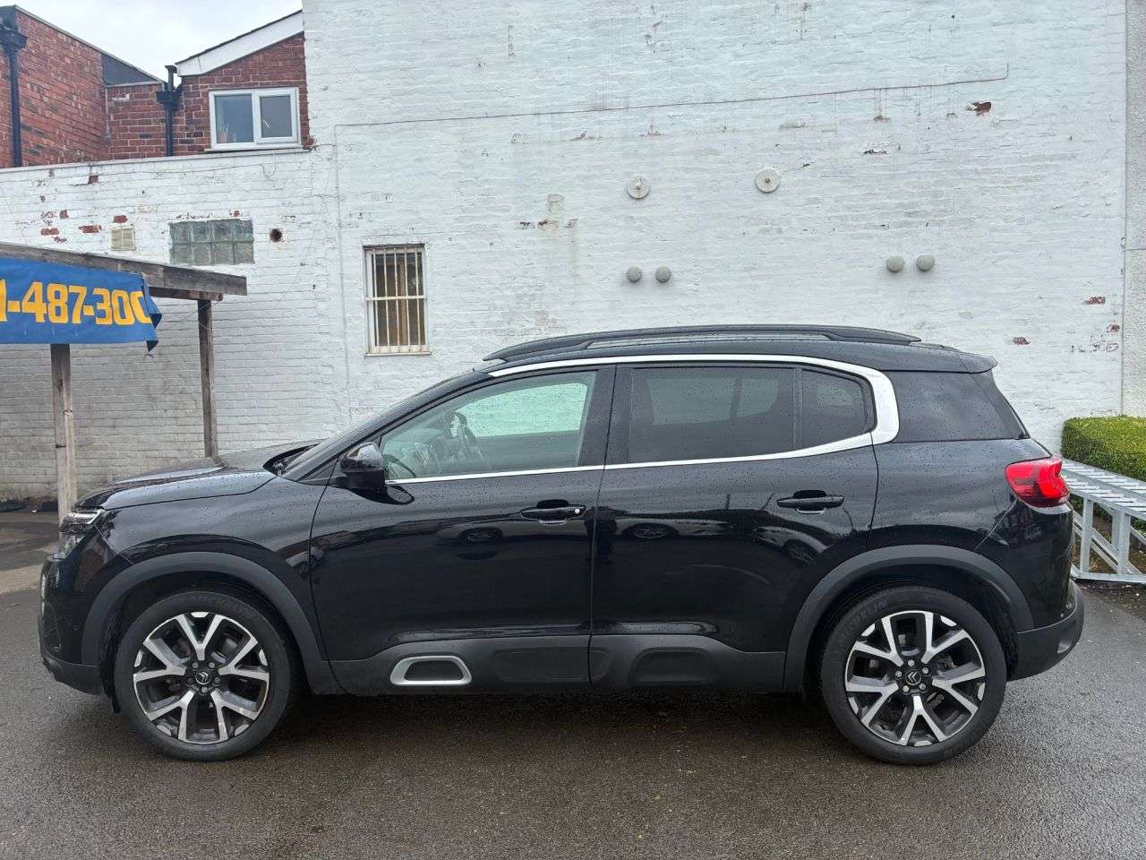 A 2021 CITROEN C5 AIRCROSS 1.5 BlueHDi Shine Plus SUV 5dr Diesel EAT8 Euro 6 (s/s) (130 ps) ONE OWNER A 2021 CITROEN C5 AIRCROSS 1.5 BlueHDi Shine Plus SUV 5dr Diesel EAT8 Euro 6 (s/s) (130 ps) ONE OWNER