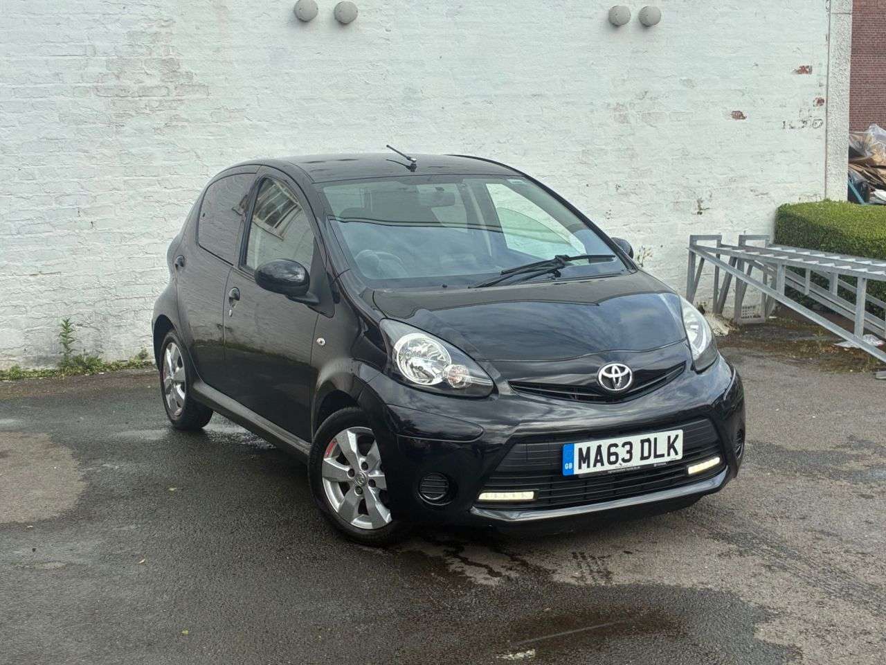 A 2013 TOYOTA AYGO 1.0 VVT-i Hatchback 5dr Petrol Manual Euro 5 (67 ps) LOW INSURANCE AND TAX A 2013 TOYOTA AYGO 1.0 VVT-i Hatchback 5dr Petrol Manual Euro 5 (67 ps) LOW INSURANCE AND TAX