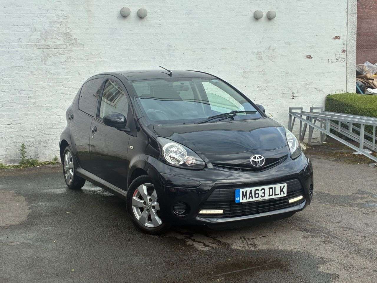 A 2013 TOYOTA AYGO 1.0 VVT-i Hatchback 5dr Petrol Manual Euro 5 (67 ps) LOW INSURANCE AND TAX A 2013 TOYOTA AYGO 1.0 VVT-i Hatchback 5dr Petrol Manual Euro 5 (67 ps) LOW INSURANCE AND TAX