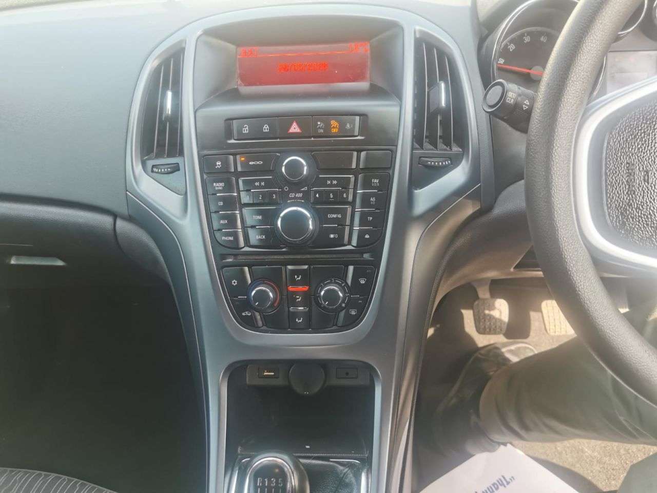 A 2015 VAUXHALL MOKKA 1.4i Turbo SE SUV 5dr Petrol Manual 2WD Euro 6 (s/s) (140 ps) LOW MILEAGE F A 2015 VAUXHALL MOKKA 1.4i Turbo SE SUV 5dr Petrol Manual 2WD Euro 6 (s/s) (140 ps) LOW MILEAGE F