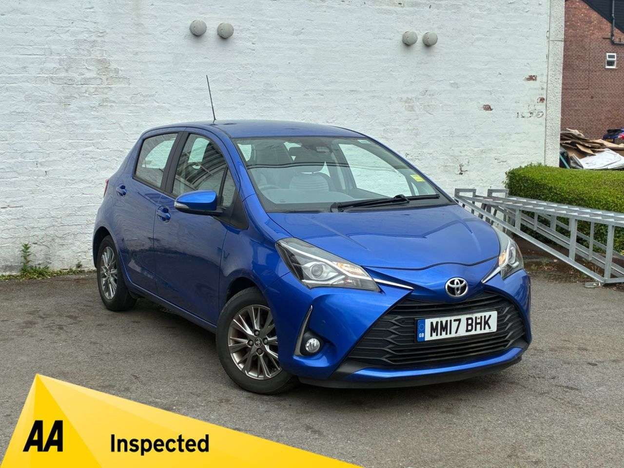 A 2017 TOYOTA YARIS 1.5 VVT-i Icon Tech Hatchback 5dr Petrol Manual Euro 6 (111 ps) THIS PERFEC A 2017 TOYOTA YARIS 1.5 VVT-i Icon Tech Hatchback 5dr Petrol Manual Euro 6 (111 ps) THIS PERFEC