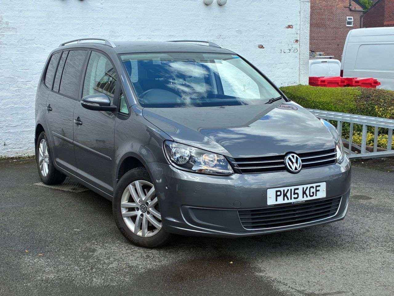 A 2015 VOLKSWAGEN TOURAN 1.6 TDI SE MPV 5dr Diesel Manual Euro 5 (105 ps) * FULL SERVICE HISTORY * A 2015 VOLKSWAGEN TOURAN 1.6 TDI SE MPV 5dr Diesel Manual Euro 5 (105 ps) * FULL SERVICE HISTORY *