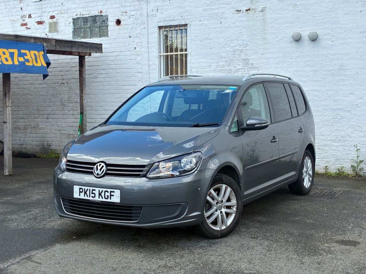 A 2015 VOLKSWAGEN TOURAN 1.6 TDI SE MPV 5dr Diesel Manual Euro 5 (105 ps) * FULL SERVICE HISTORY * A 2015 VOLKSWAGEN TOURAN 1.6 TDI SE MPV 5dr Diesel Manual Euro 5 (105 ps) * FULL SERVICE HISTORY *