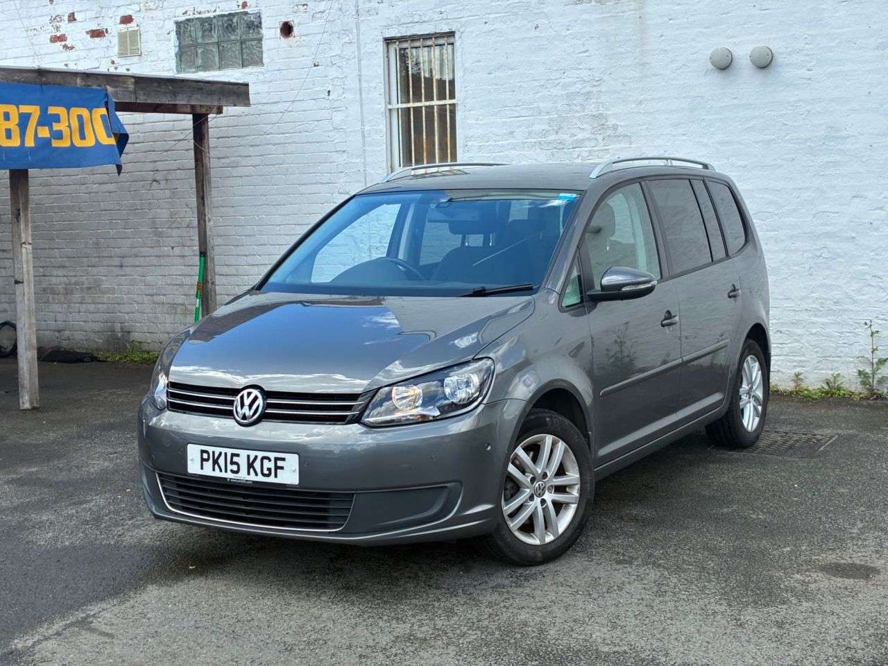 A 2015 VOLKSWAGEN TOURAN 1.6 TDI SE MPV 5dr Diesel Manual Euro 5 (105 ps) * FULL SERVICE HISTORY * A 2015 VOLKSWAGEN TOURAN 1.6 TDI SE MPV 5dr Diesel Manual Euro 5 (105 ps) * FULL SERVICE HISTORY *