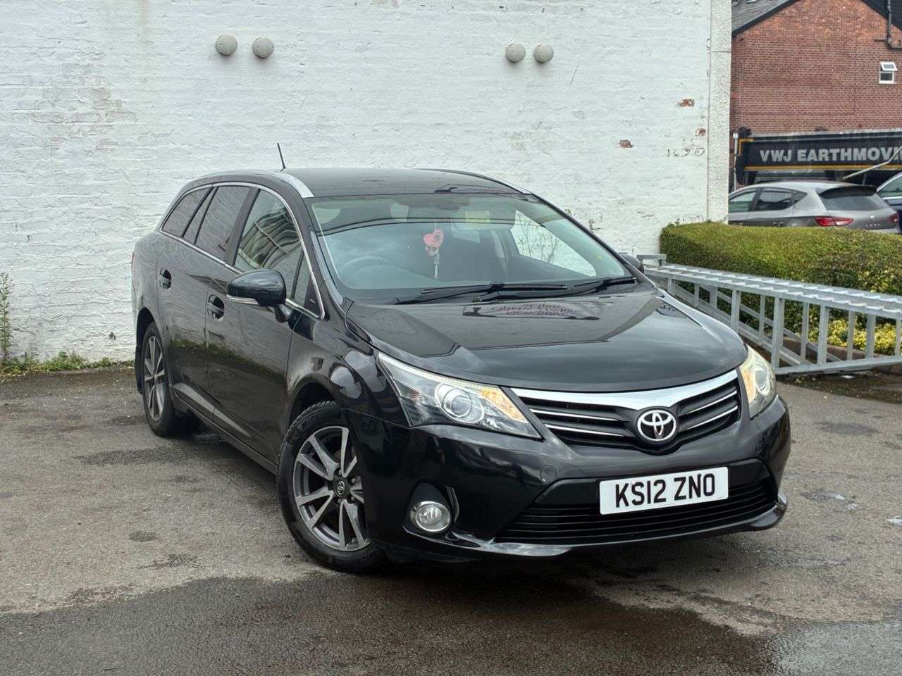 A 2012 TOYOTA AVENSIS 2.0 D-4D TR Tourer 5dr Diesel Manual Euro 5 (126 ps) £35 road tax on this c A 2012 TOYOTA AVENSIS 2.0 D-4D TR Tourer 5dr Diesel Manual Euro 5 (126 ps) £35 road tax on this c